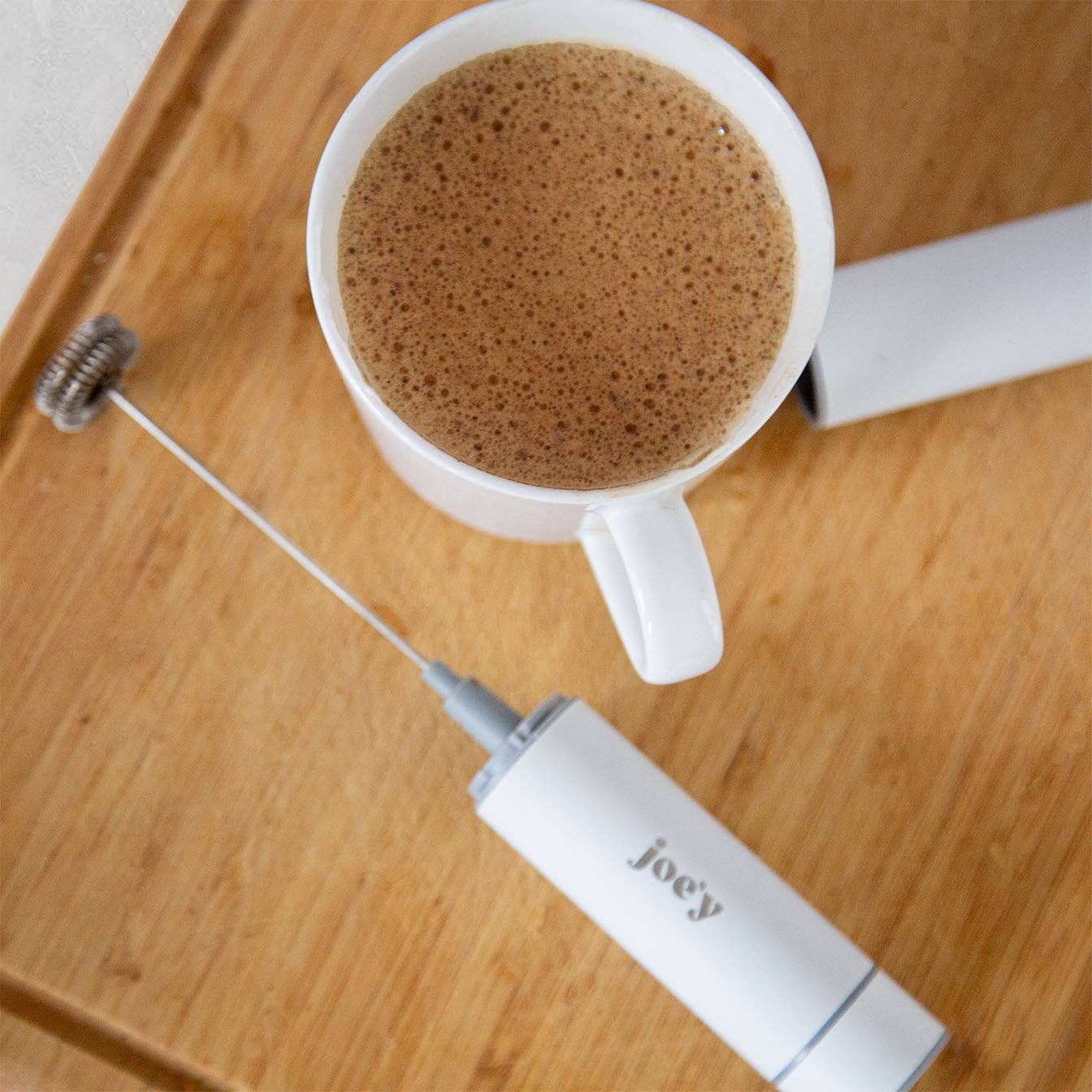 Froth'y - The Handheld Frother Joe'y