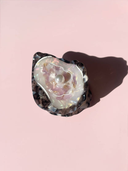 Oyster Claw Clip with Pearl detail
