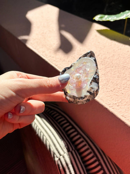 Oyster Claw Clip with Pearl detail