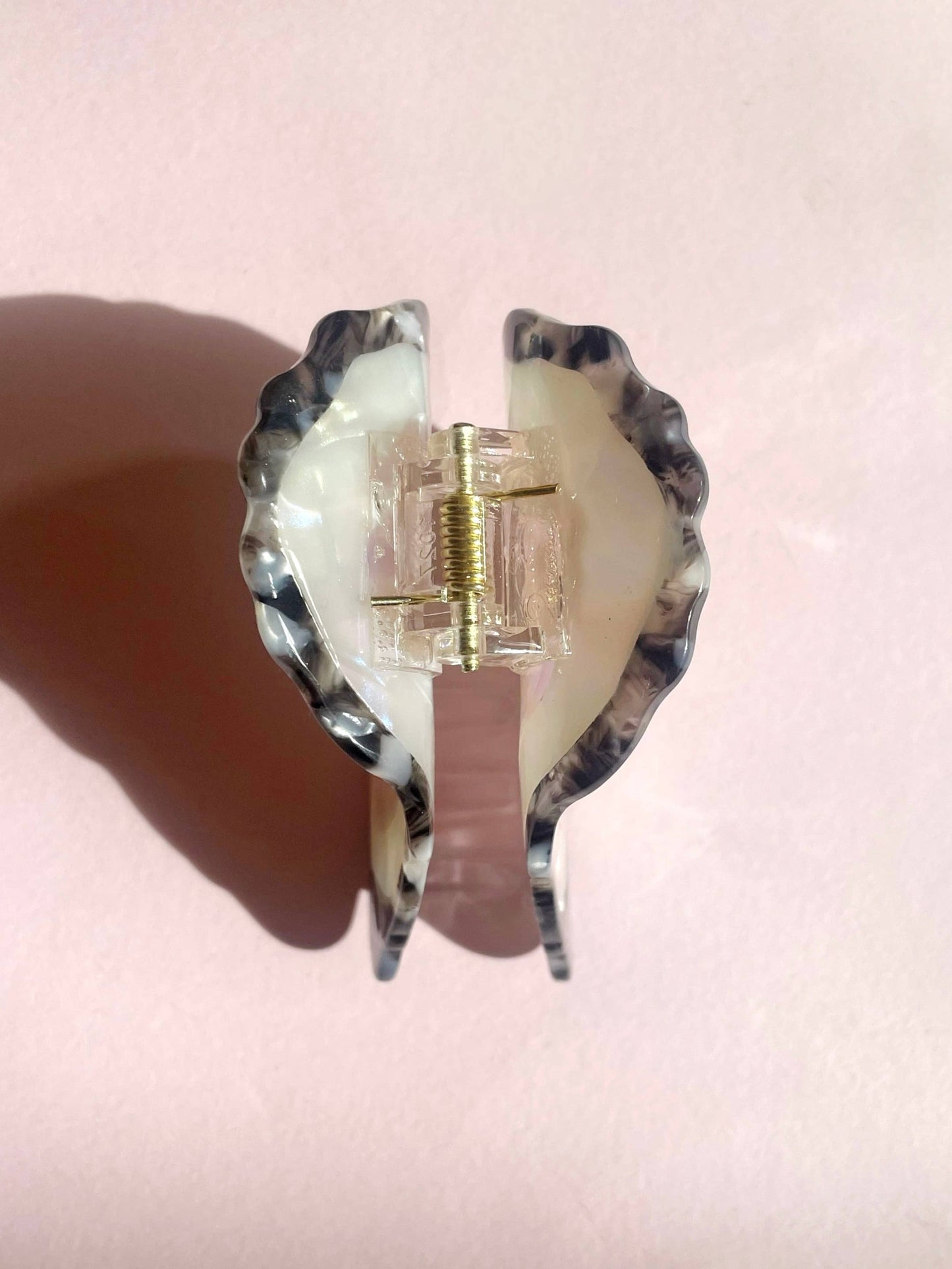 Oyster Claw Clip with Pearl detail