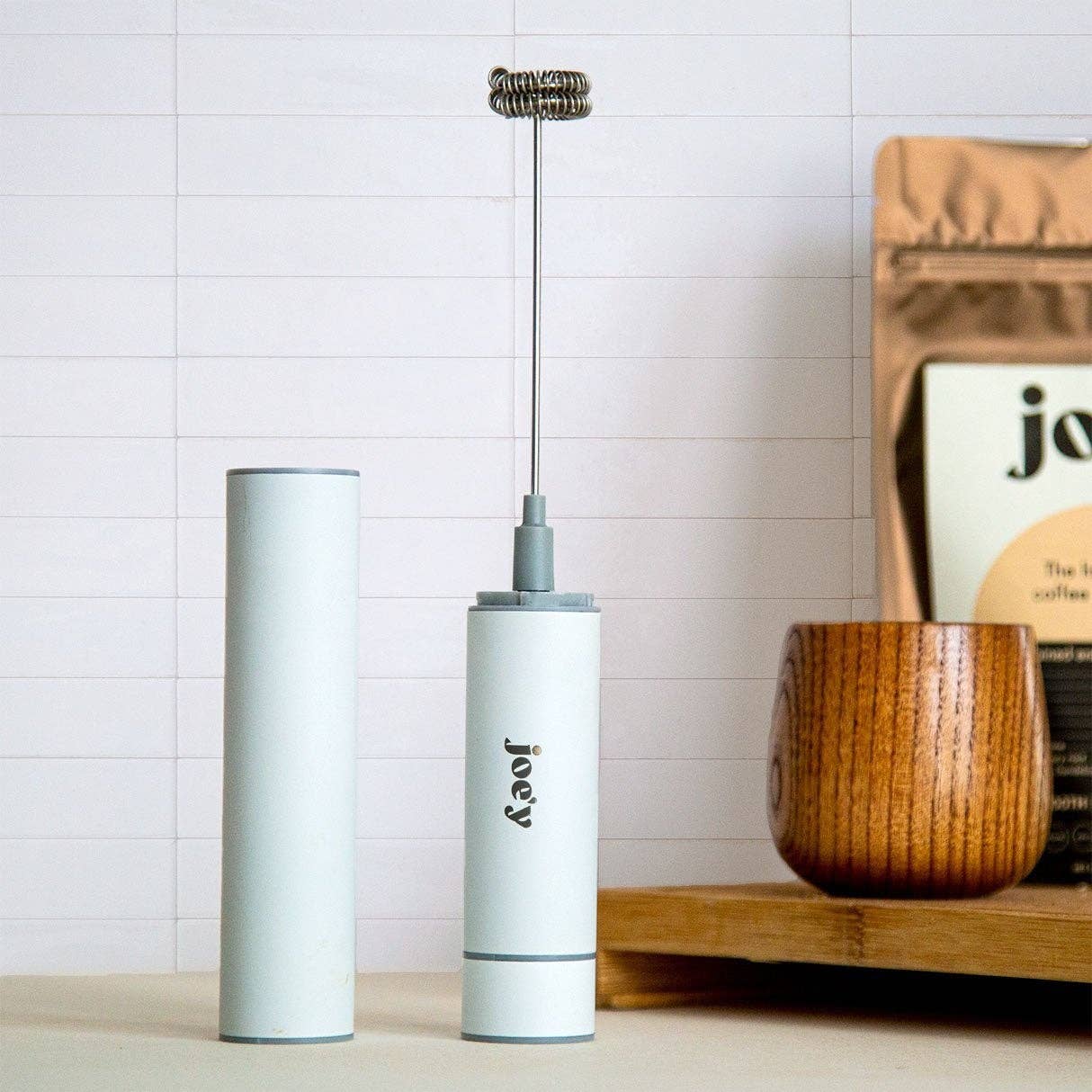 Froth'y - The Handheld Frother Joe'y